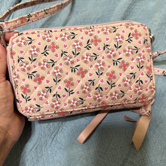 Vera Bradley RFID All in One Crossbody in Sweethearts and Flowers - Picture 3 of 9